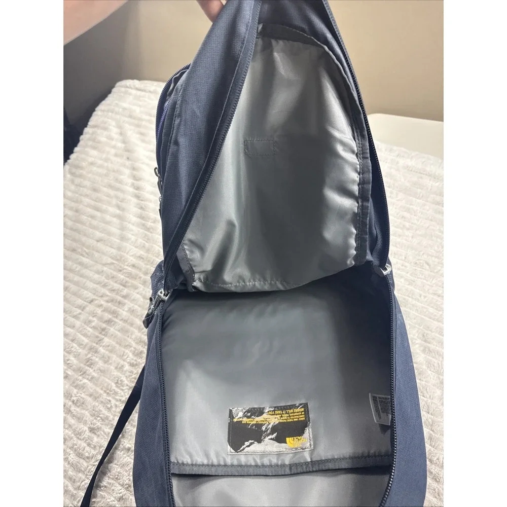 North Face Jester Backpack Blue 3 Space Padded Hiking School Excellent Very Nice